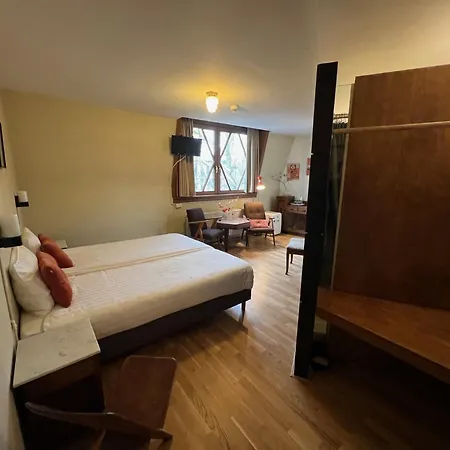 Logis Pastis Szálloda