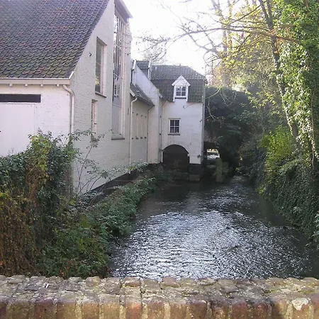 فندق Logis Pastis 2*