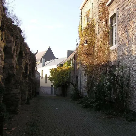 Logis Pastis فندق