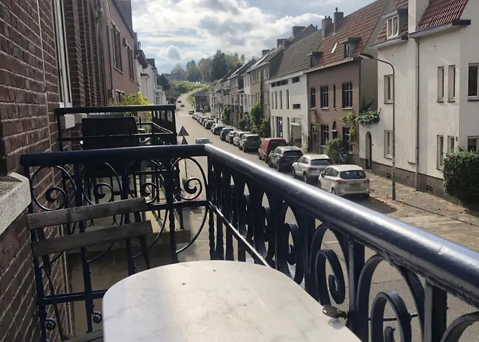 Hotel Logis Pastis 2*