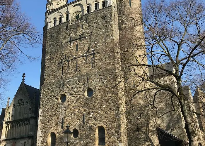 Hotel Logis Pastis 2*