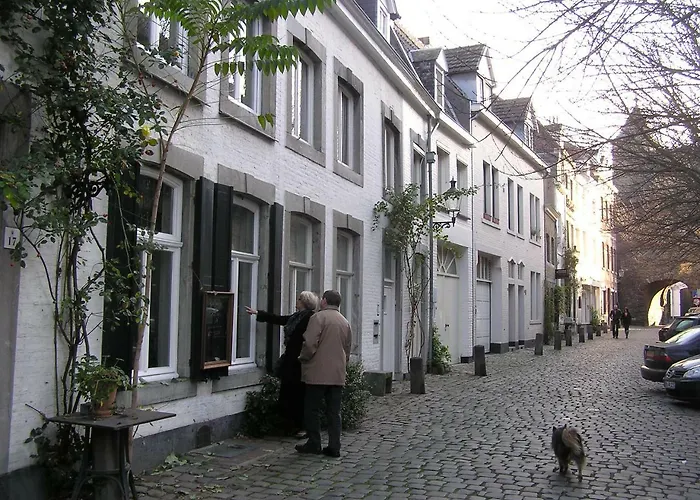 Logis Pastis Hotel 2*