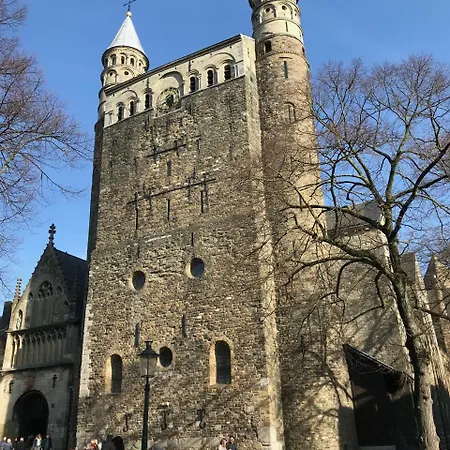 فندق Logis Pastis 2*