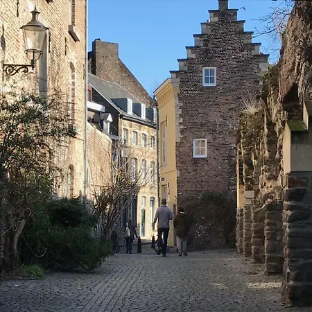 فندق Logis Pastis 2*