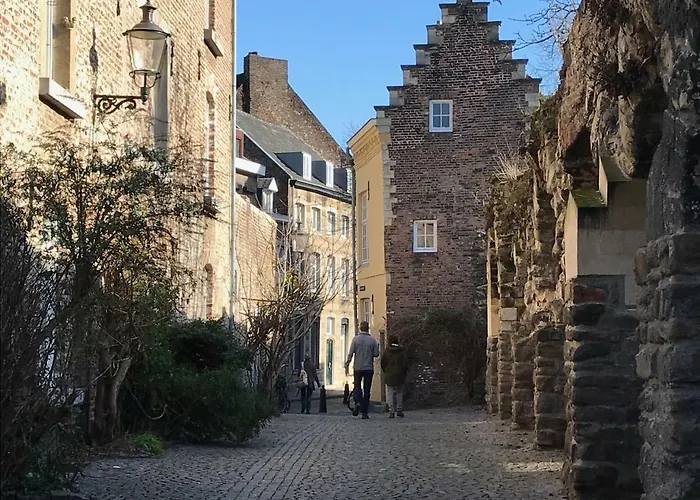 Hotel Logis Pastis 2*